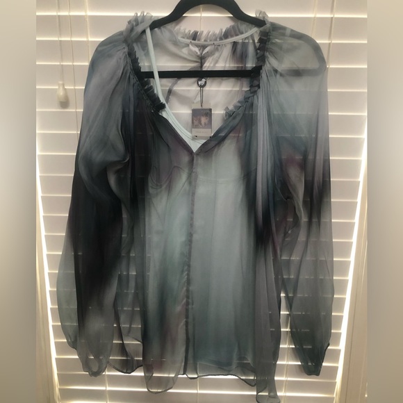 Lola & Sophie Tops - Lola & Sophie Beautiful sheer  top with cami
